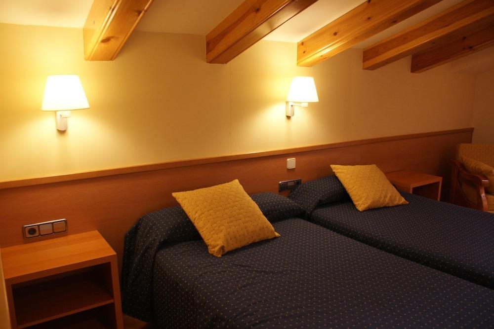 Hotel Estel Берґа Екстер'єр фото