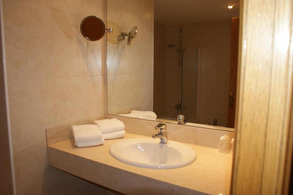 Hotel Estel Берґа Екстер'єр фото