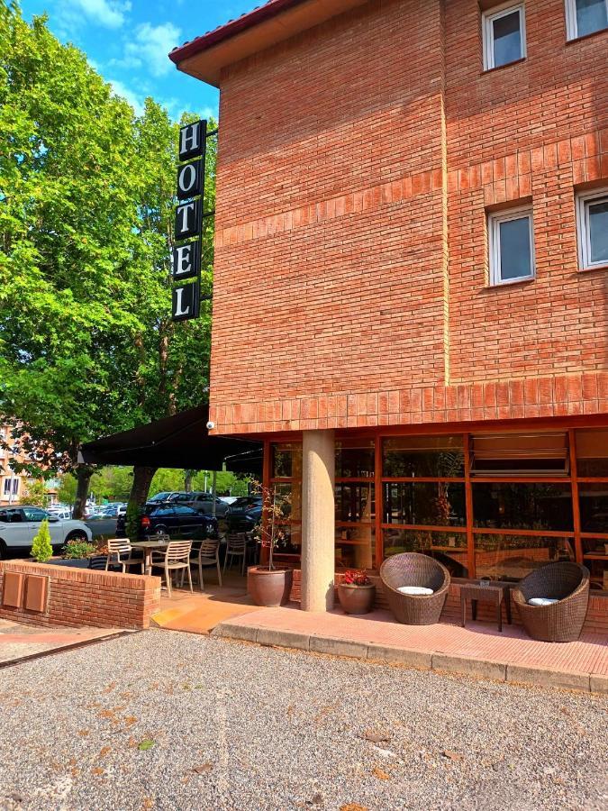 Hotel Estel Берґа Екстер'єр фото