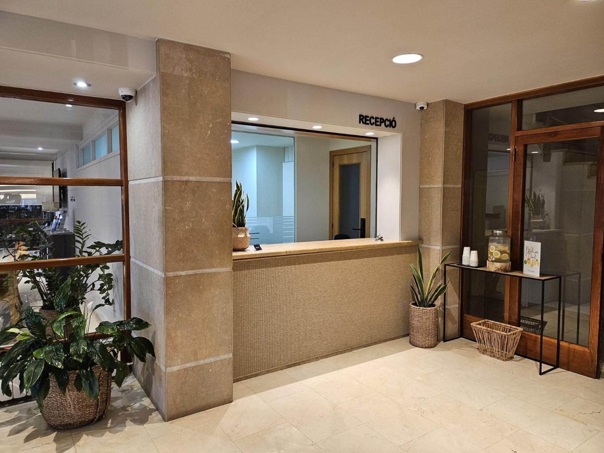 Hotel Estel Берґа Екстер'єр фото