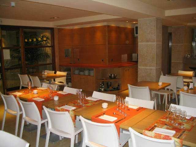 Hotel Estel Берґа Екстер'єр фото